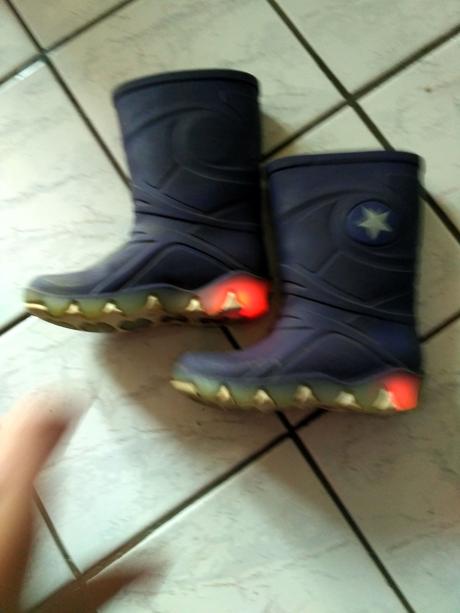 Blikajuce gumaky, 26