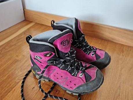 Turistické topanky, 28