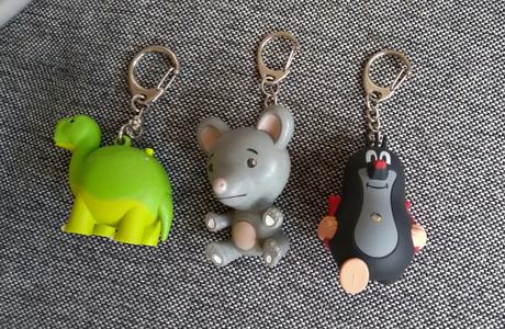 Svietiaci prívesok kľúčenka myš krtko dinosaurus m, 