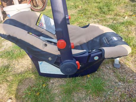 Autosedacka - vajíčko, chicco