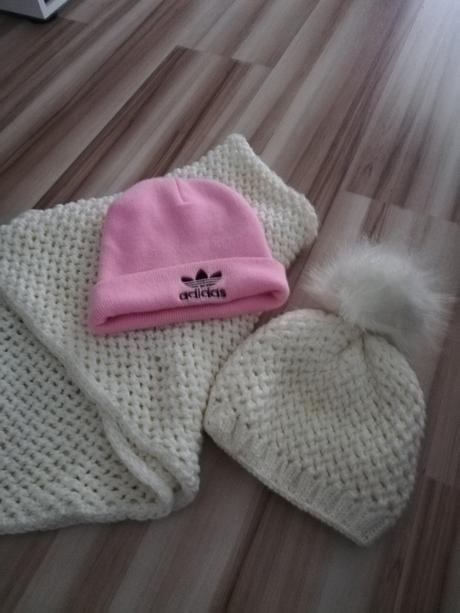 Čiapka so salom grátis adidas, 128