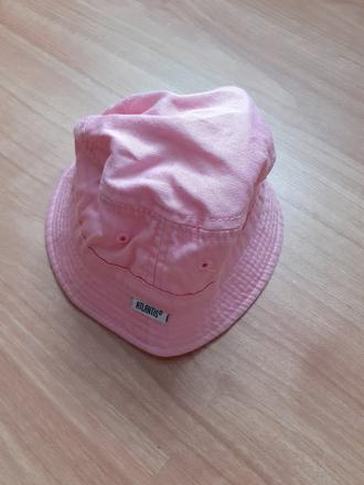 Dievčenský klobúk, 74