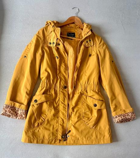 Dámska žltá bunda s kapucňou, s
