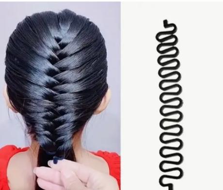 Pomôcka na vytvaranie ucesov,