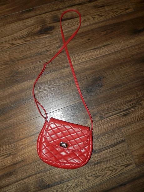 Crossbody malá červená kabelka,
