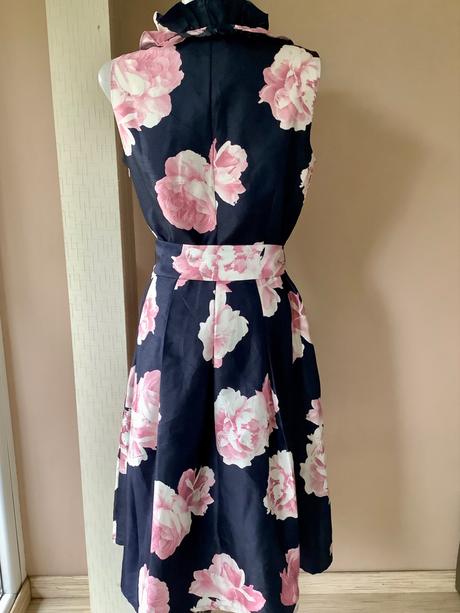 Krásne šaty jessica howard, 40