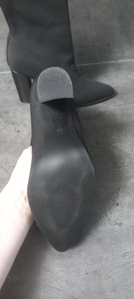 Čižmy na stĺpiku, 39