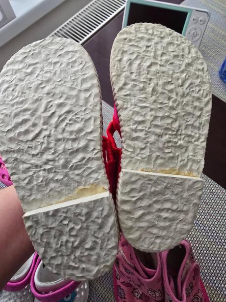 4 topanočky (2x kroksy 2 x papučky ), 18