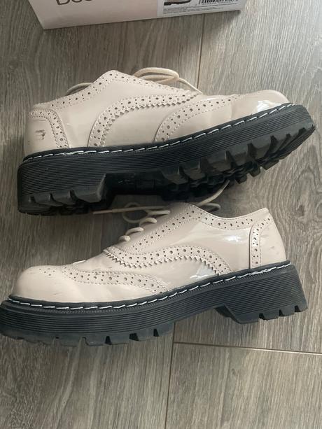 Topánky lakované béžové, 33