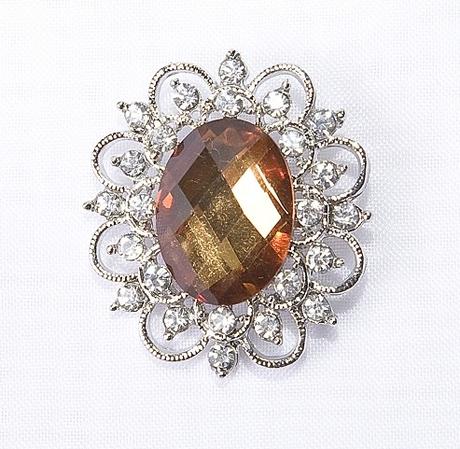 Medovo-hnedá brošňa,