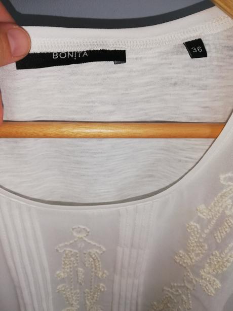 Biely vyšívaný top s korálkami značky bonita, 36