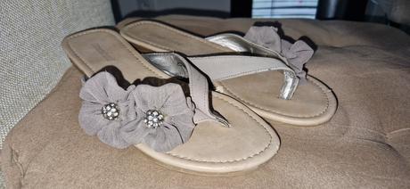 Zachovale slapky, graceland,37