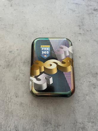 Plechovka fifa 365, 