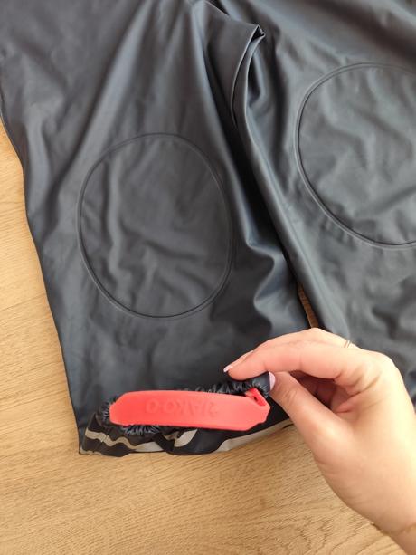 Nohavice do dažďa, 116