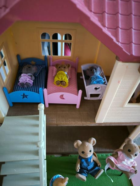 Sylvanian family domček s príslušenstvom,