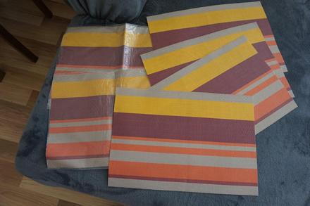 Plastové prestieranie - ako nové - cena spolu 6 ks, 