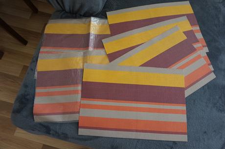 Plastové prestieranie - ako nové - cena spolu 6 ks, 