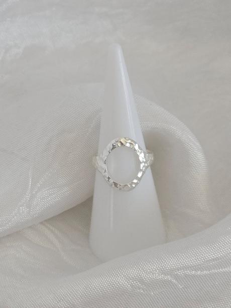 Strieborný prsteň, 