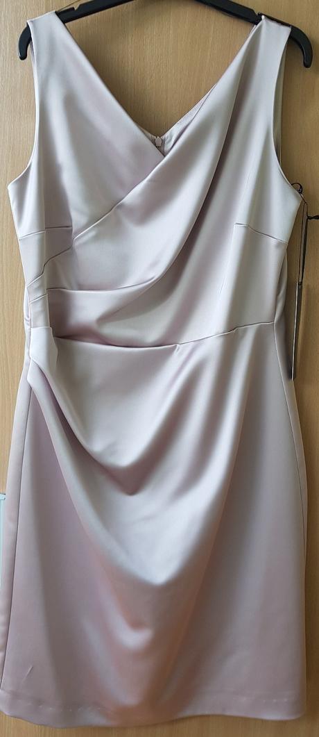 Značkové šaty, 40