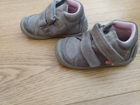 Tenisky s motylikmi, protetika,23