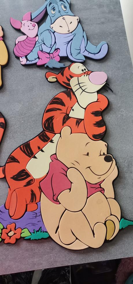 Penovy macko pu na stenu,