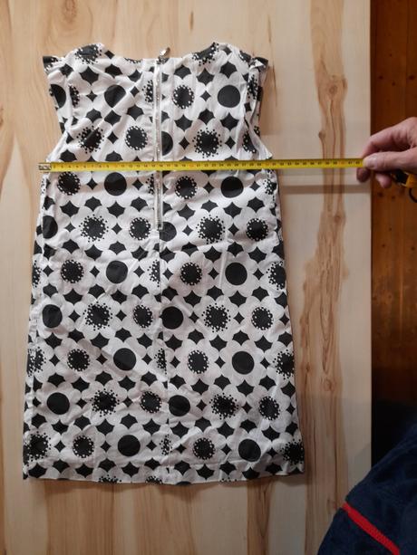 Kvetinkové čiernobiele šaty, 116