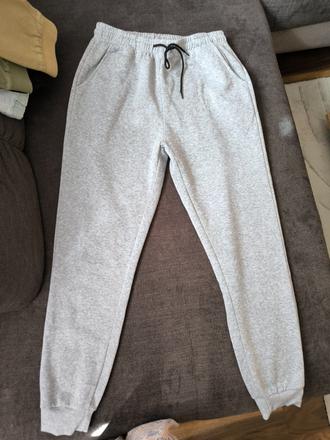 Teplé tepláky, 164