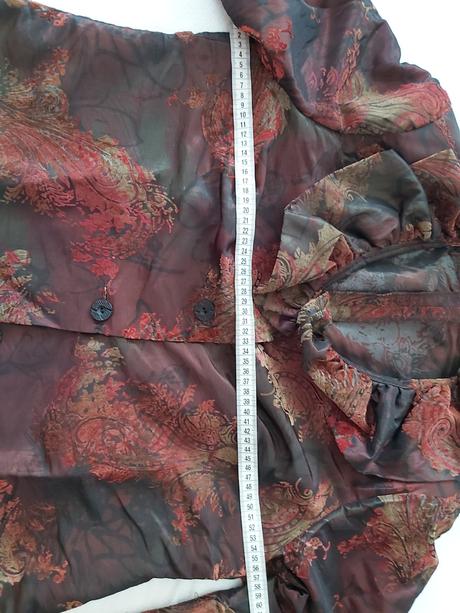 Spoločenský kostým, 42