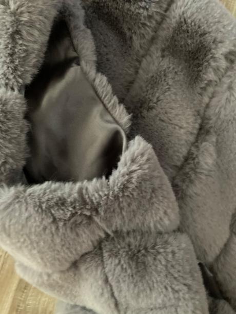 Kožušinová vesta darujem k nákupu, 