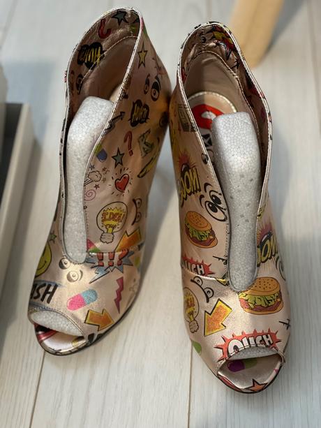 Extravagantné lodičky, 39