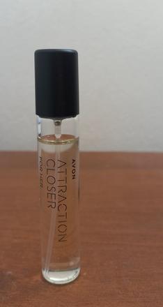 Parfém avon attraction closer,