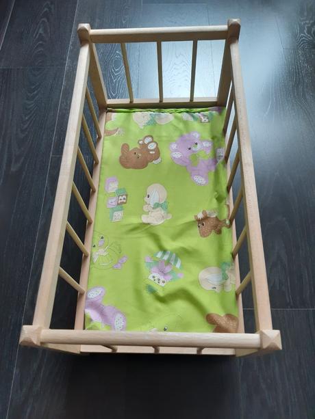 Drevenná kolíska pre bábiky, 