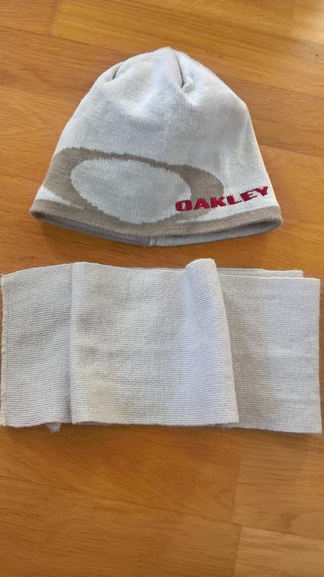 Čiapka so šálom, 98