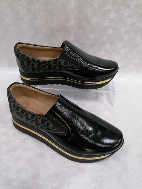 Čierné lakované kožené topánky olivia 22202169 z, 36 / 40