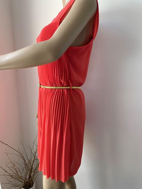 Elegantné plisované šaty chantall s opaskom, chantall