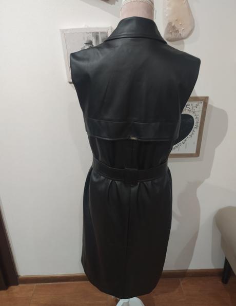 Koženkové šaty/vesta, 38