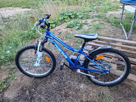 Modrý bicykel mtb junior vega, 20