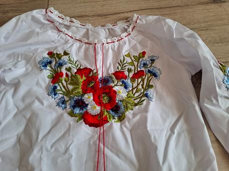 Vysivana nádherná bluzka, 134