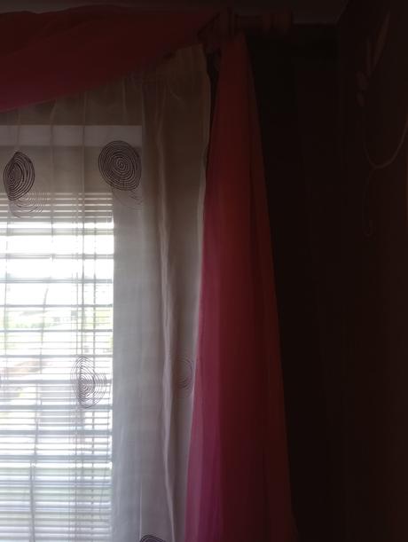 Ponúkam záclonu so závesom, 