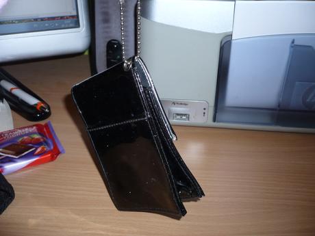 Lakovana taštička s trblietkami, 