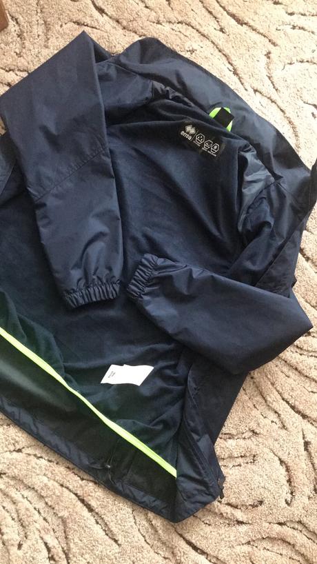 Tmavomodrá bunda errea s kapucňou, s