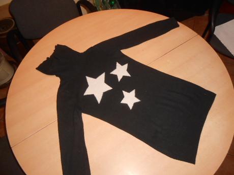 Predĺžený čierny svetrík-rolák veľ.s, s