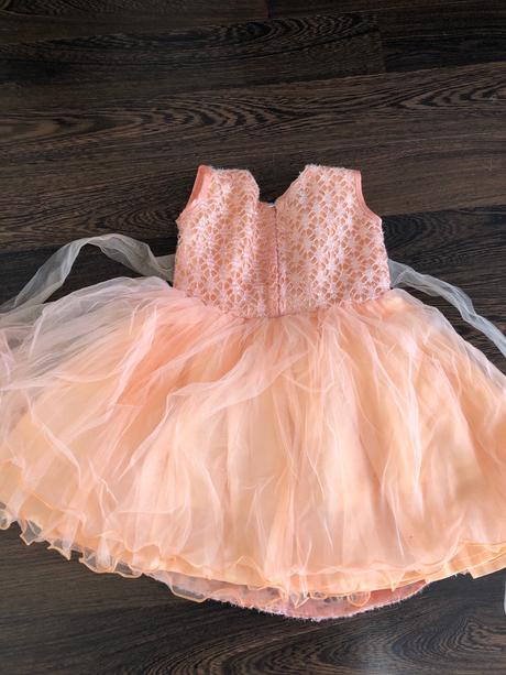 Slávnostné šatky, 74