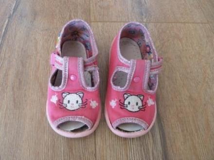 Sandálky plátené, 23