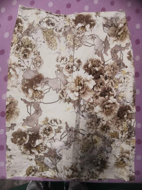 Sukňa hnedá kvetovaná, 38