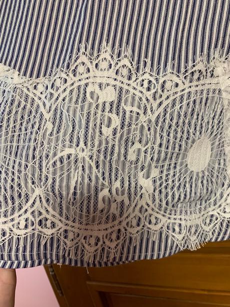 Modro-biela blúzka s čipkou, lindex,s