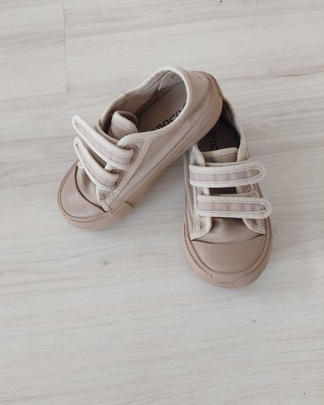 Béžové/bledohnedé cvičky, 27