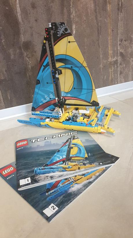 Lego technic 42074  - pretekárska jachta  top stav, 