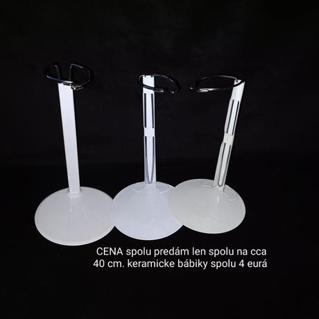 Stojany na porcelánové bábiky,