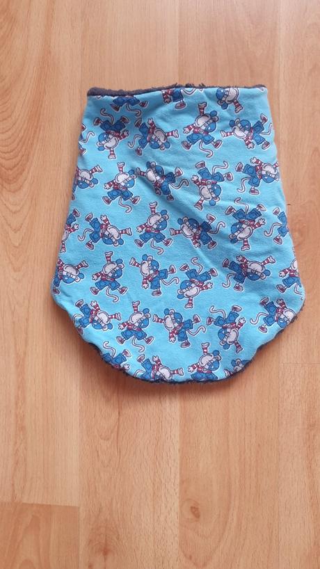 Nákrčník s opicami,